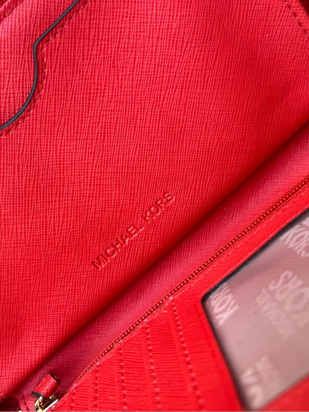 Michael Kors zip around